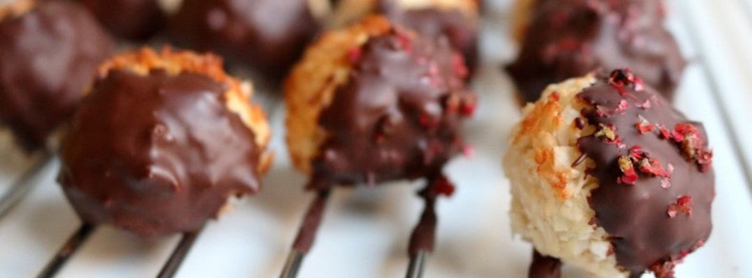 Biscotti natalizi sani: cocco con glassa al cioccolato