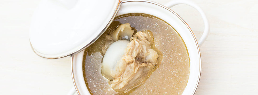 Cuocere le ossa di manzo per ottenere un brodo ricco e saporito
